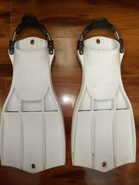 Fa2480707l Apeks Rk3 Fins Medium White Scuba Diving Military Used