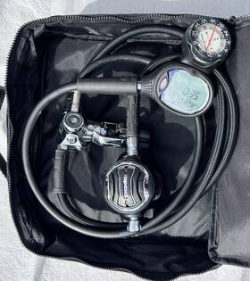 A00700mn Aqua Lung Lightly Used Scuba Regulator And Dive Computer Plus Apeks Yoke