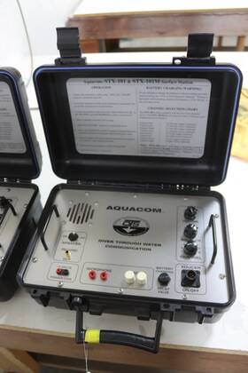Stx-101 Aquacom 3232 Ocean Technologies Diver Through Water Communications
