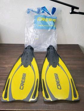 191046 Cressi Reaction Pro Full Foot Fins Size 12/13 Yellow Open Box Never Used