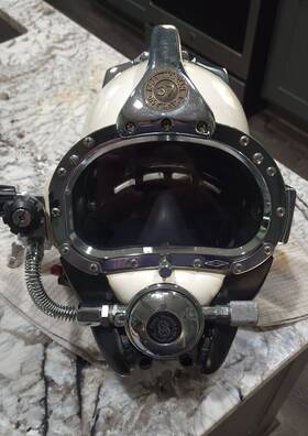 7131km Kirby Morgan 37 Dive Hat