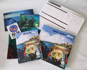60335 Padi Open Water Scuba Crew Pack With Dive Computer Simulator Book Work