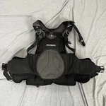Aqualung Axiom Scuba Dive Bcd Size Medium Weight Integrated Pockets. Fixed Price $200.00.