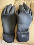 Men Neill Psycho 3MM Tech Wetsuit Gloves Size Small. Fixed Price $20.00.