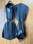 Scubapro - Seawing Nova Fins Medium Black Diving Snorkeling Open Heel. Fixed Price $150.00.