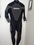 Mares Black Diving Wetsuit With Gray Stitching Nwt. Unisex M. 2.5 Mm Retail $189. Fixed Price $90.00.