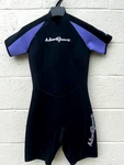 Neosport Womens 6 Wetsuit Shorty Sleeve 2/0MM Scuba Diving Snorkeling. Fixed Price $20.00.