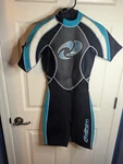 The Realm Hydro Wetsuit Spring Back Zip Women's Size 8 Black Blue Short. Fixed Price $29.50.