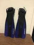 Pair Of U.s. Divers Aqua Lung Adjustable Strap Blue S-m 4 1/2- 8 Fins. Fixed Price $25.00.