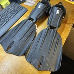 Scubapro - Seawing Nova Fins Medium Black Diving Snorkeling Open Heel. Fixed Price $225.00.
