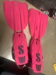 Scubapro Seawing Nova Pink Medium Fins Open Heel 25.735.100. Fixed Price $279.99.