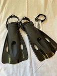 Aqualung Fins New Product Info Adjustable Size S/M,4 1/2 -8 Black 06. Fixed Price $35.00.