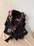 Scubapro Ladyhawk Bcd W/ AIR2. Fixed Price $300.00.